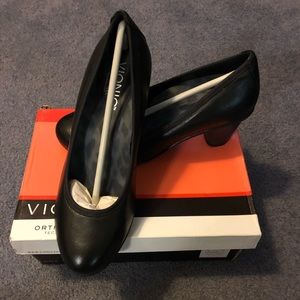 Vionic Career Mabry Leather Pump
